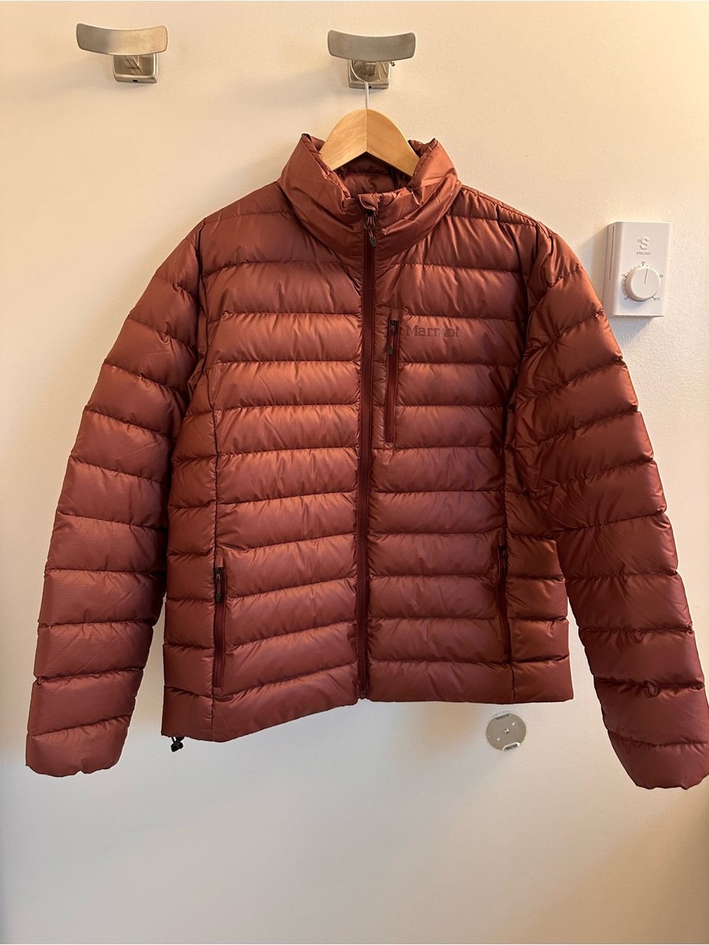 Marmot Women’s  Burgandy Wine 🍷 
Down Puffer Jacket L